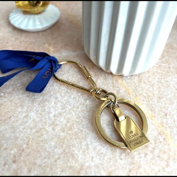 LOUIS VUITTON Keychain Monogram Gold Authentic B0369 Bag Charm Ribbon Authentic - Picture 1 of 6
